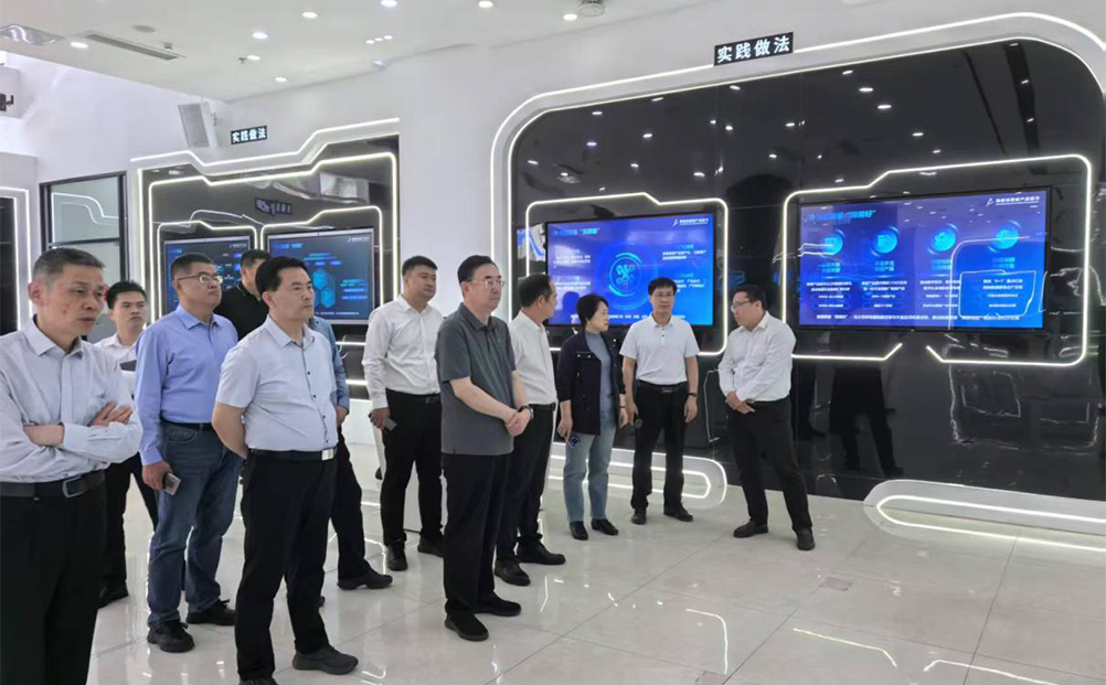 公司領(lǐng)導隨團赴海南考察 助力濰坊打造智慧農(nóng)業(yè)新高地